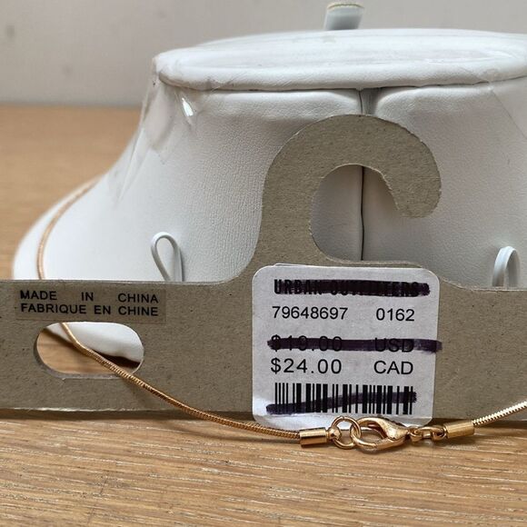 Urban Outfitters Oversized Clear Pink Heart Pendant Necklace on Gold Cord Chain - Picture 6 of 6